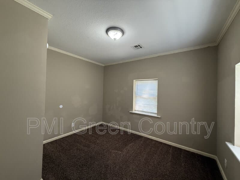 Tulsa House: 5523 S Madison Ave