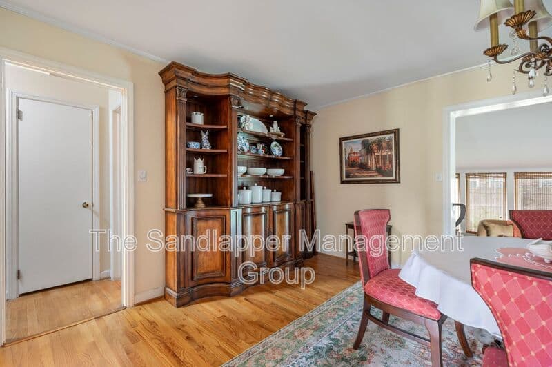Charleston House: 1652 Boone Hall Drive
