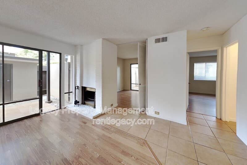Sacramento Condo: 2208 Woodside Ln
