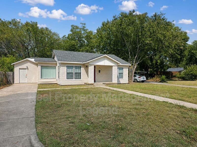 Arlington House: 913 Austin St.