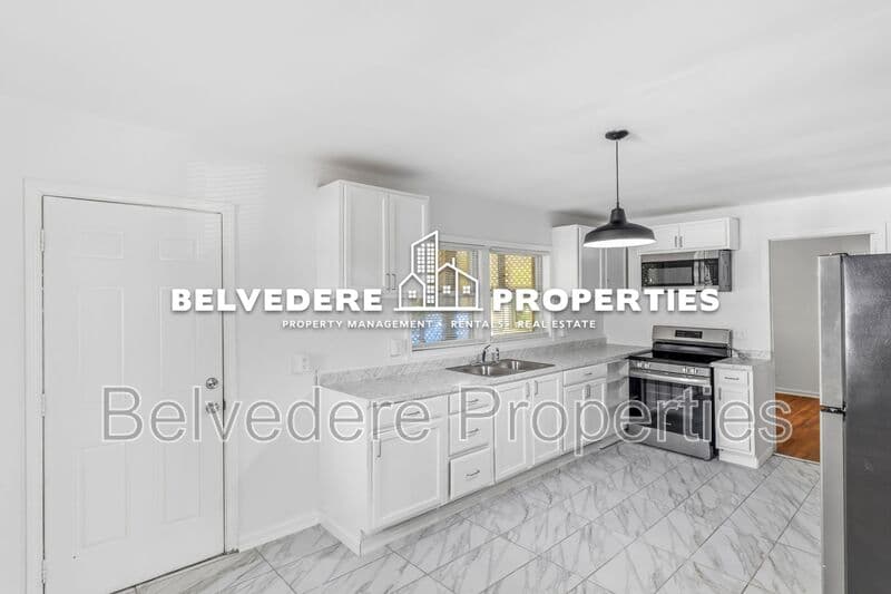 Greensboro House: 2220 Bradley St