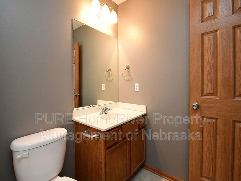 Omaha House: 7460 North 110th Ave