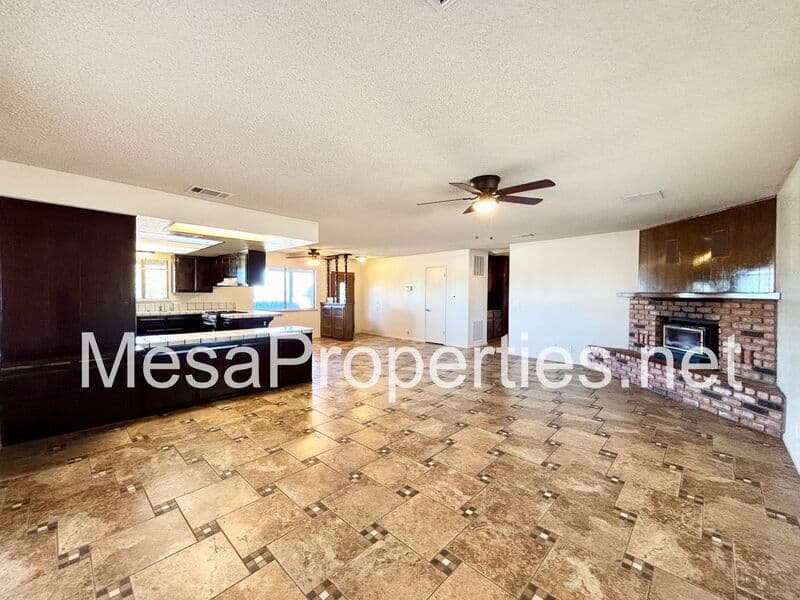 Hesperia House: 15019 Spruce St.