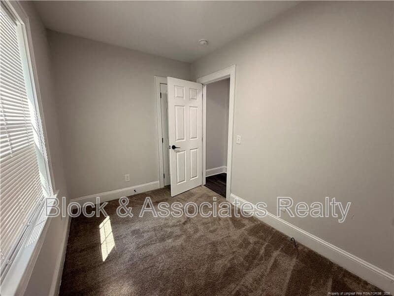 Fayetteville House: 110 KENSINGTON CIR