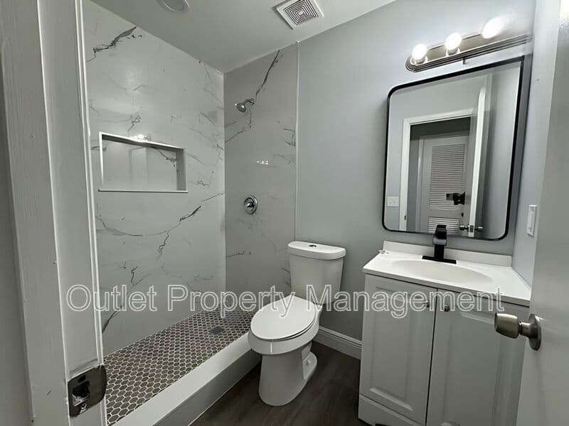 DeLand House: 442 S Hill Avenue
