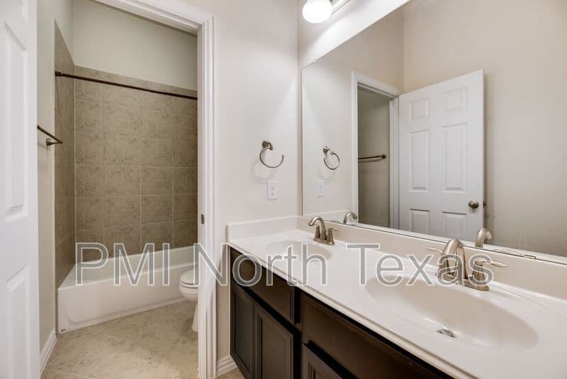 Irving House: 415 San Marcos Dr