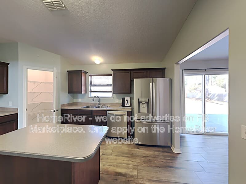 Navarre House: 7036 Sawfish St