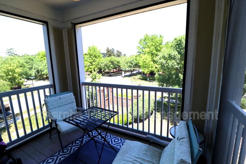 Cary Condo: 933 Portstewart Dr