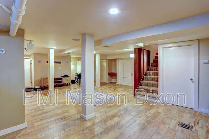 Baltimore House: 5304 Springlake Way