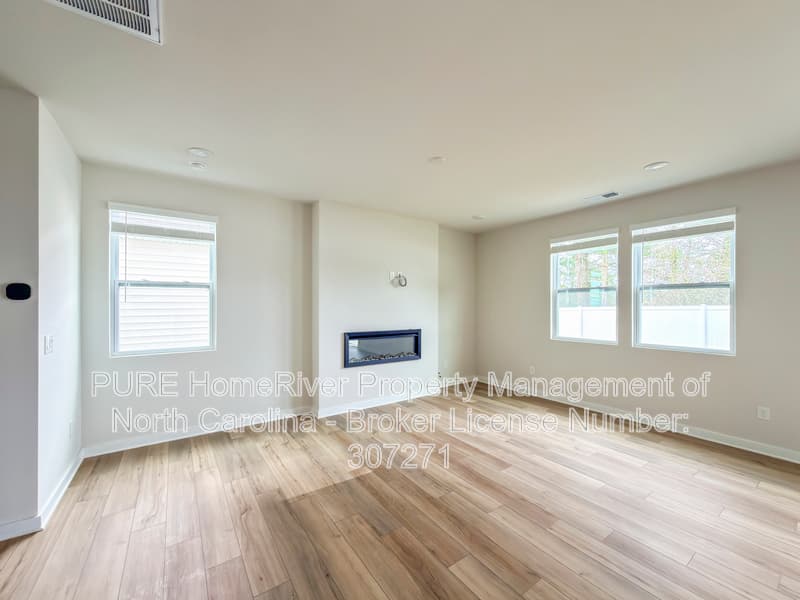 Hickory House: 2939 31st St NE