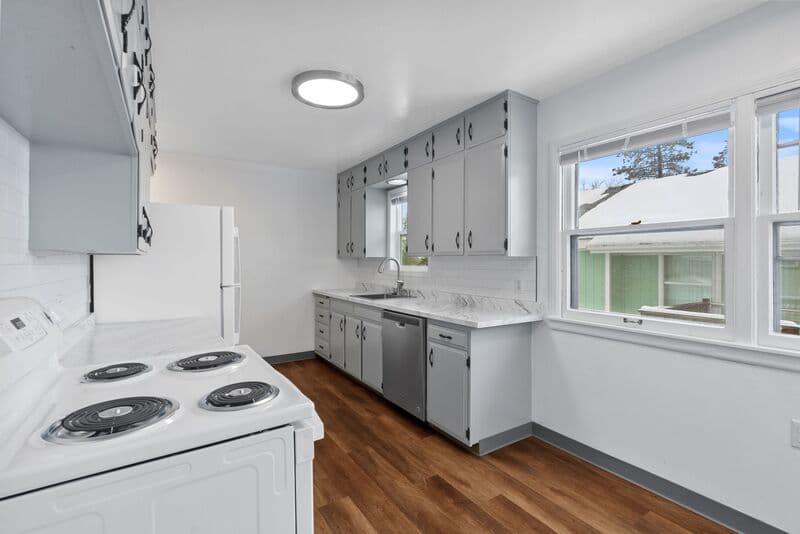 Cheney Condo: 109 West 3rd Street - 1