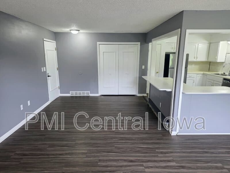 West Des Moines Condo: 1100 50th Street