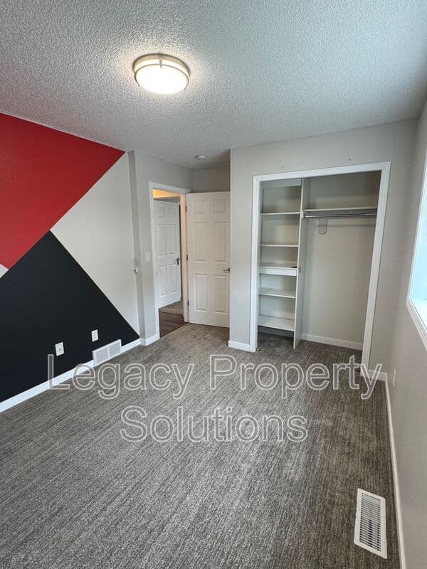 Mandan House: 3721 48th Street NW