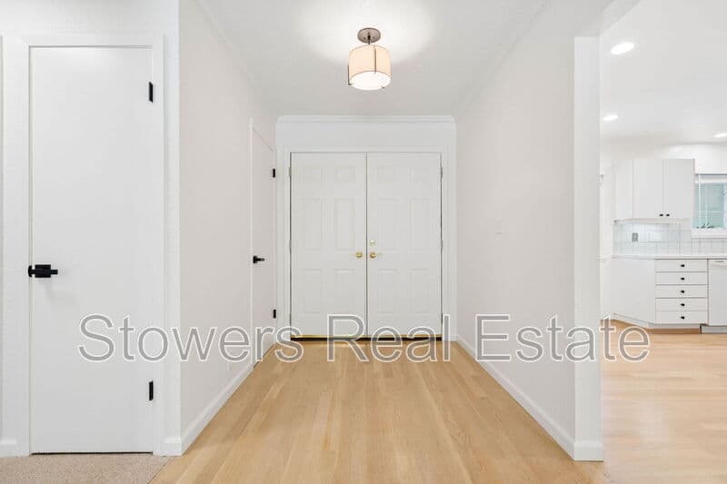 Danville House: 132 Glen Ct