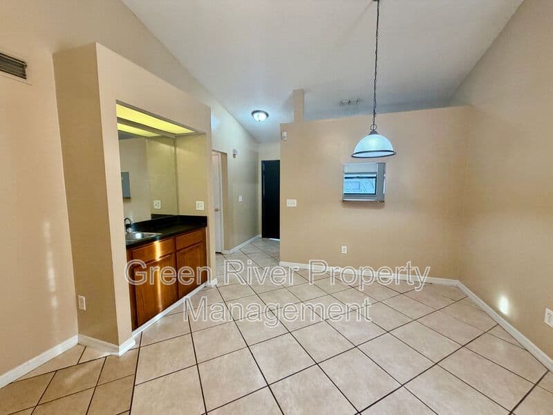 Jacksonville House: 5142 Ricker Road