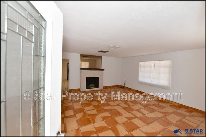 El Paso House: 7817 West Dr