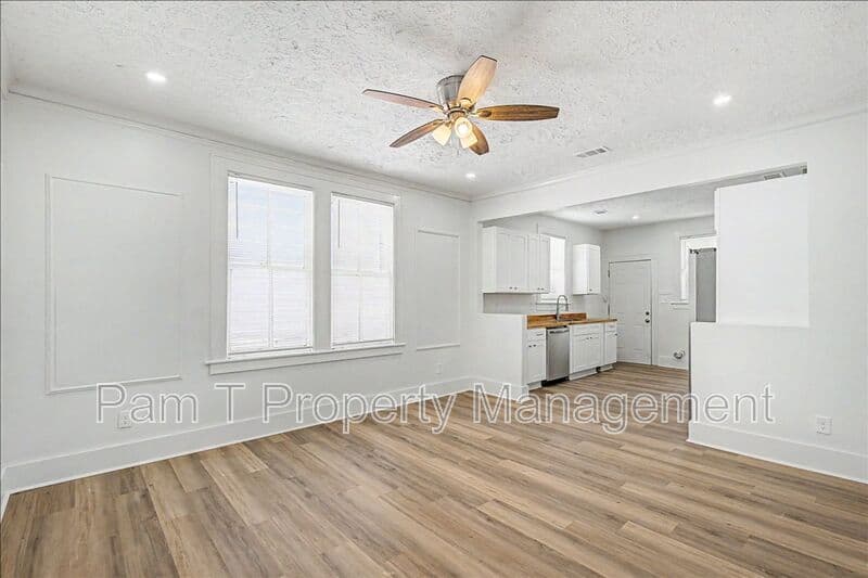 Savannah Condo: 613 W 39th St