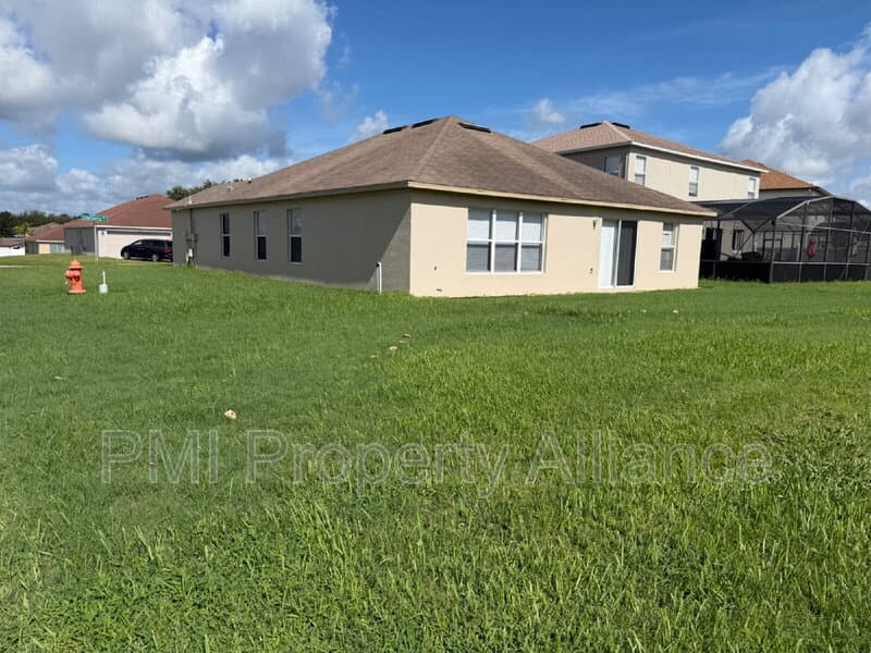 Davenport House: 1153 Elderberry Dr