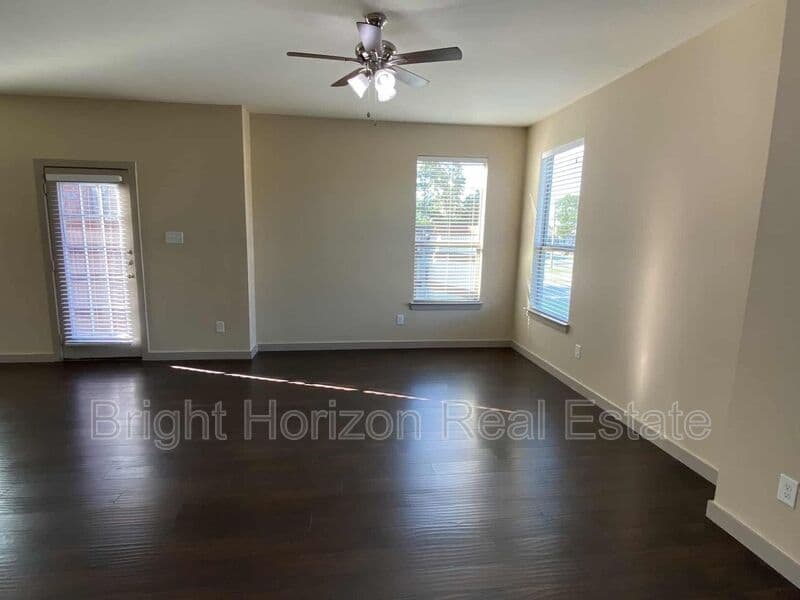 Hurst Condo: 3621 Valley Vista Drive