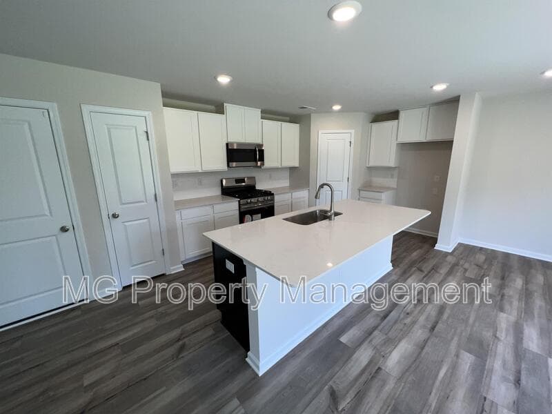 Monroe House: 1367 Woodhouse Drive