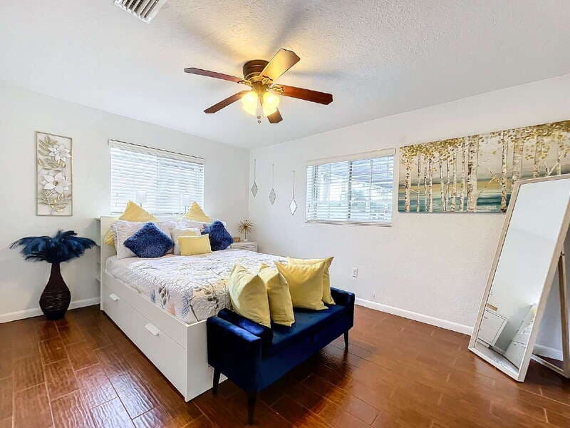 Miramar House: 6512 Arbor Drive