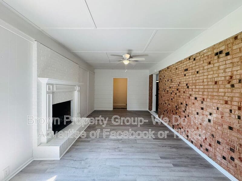 Fayetteville House: 5143 Longbranch Dr