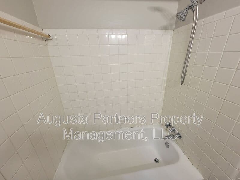 Augusta House: 2441 Dickey Rd