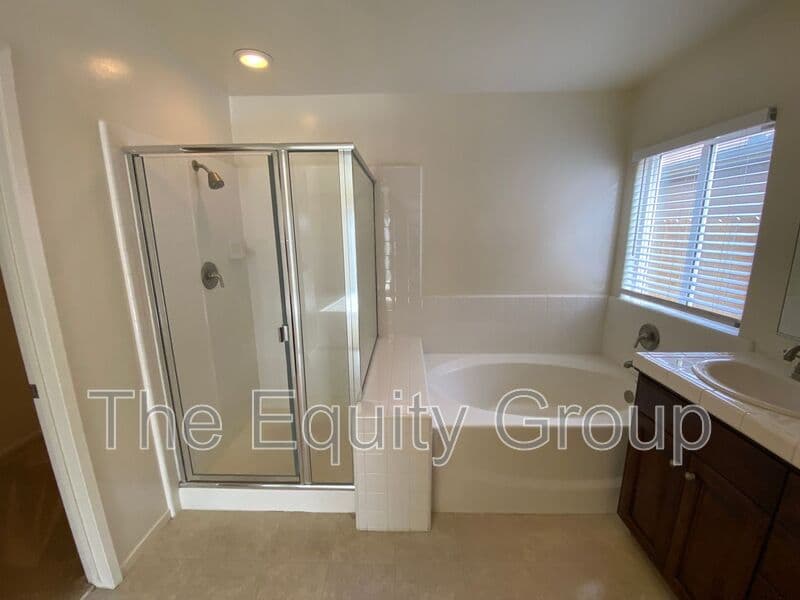 Visalia House: 1025 West Reese Ct