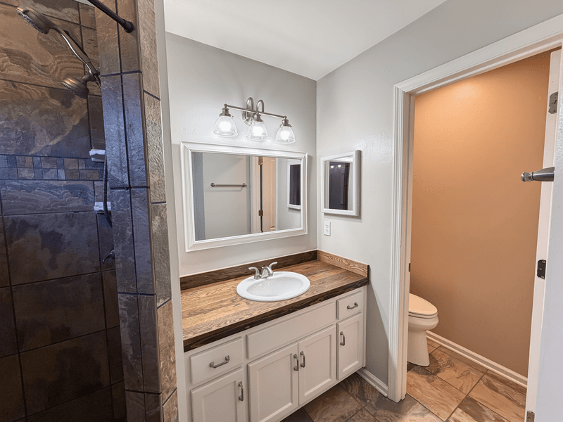 Tallahassee House: 1829 Wagon Wheel Cir W