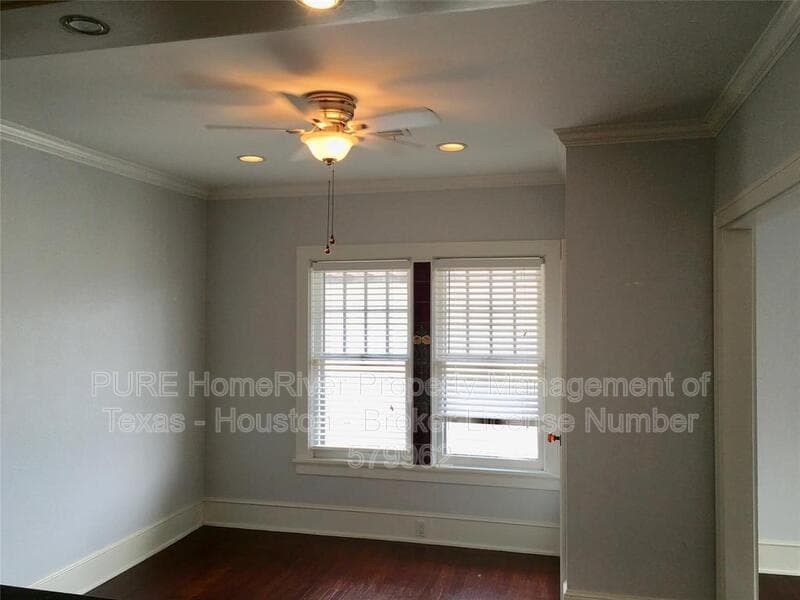 Houston House: 3812 La Branch St