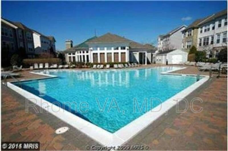 Ashburn Townhome: 21792 Dragon's Green Square