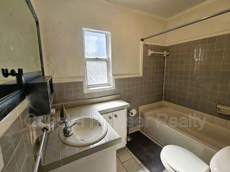 Tampa House: 7301 N 13th St