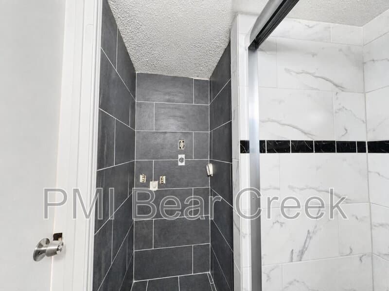 Houston Condo: 9550 Deering Drive
