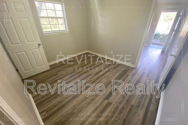 Mobile House: 1505 Orange St