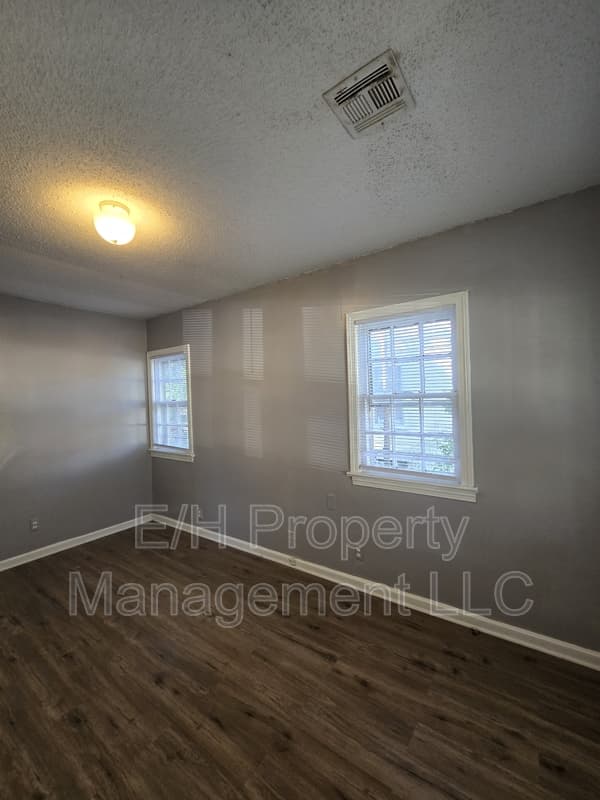 Wichita House: 915 Harding Street