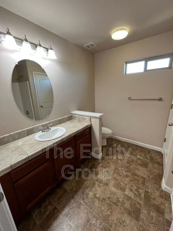 Porterville House: 1884 W Roby Ave