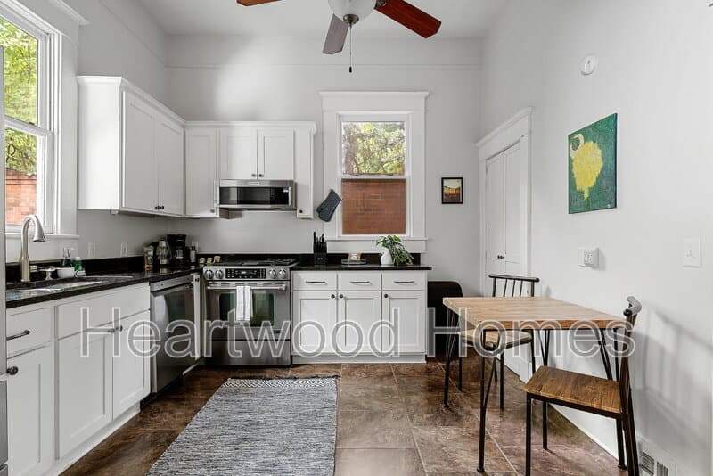 Columbia House: 921 Laurens Street