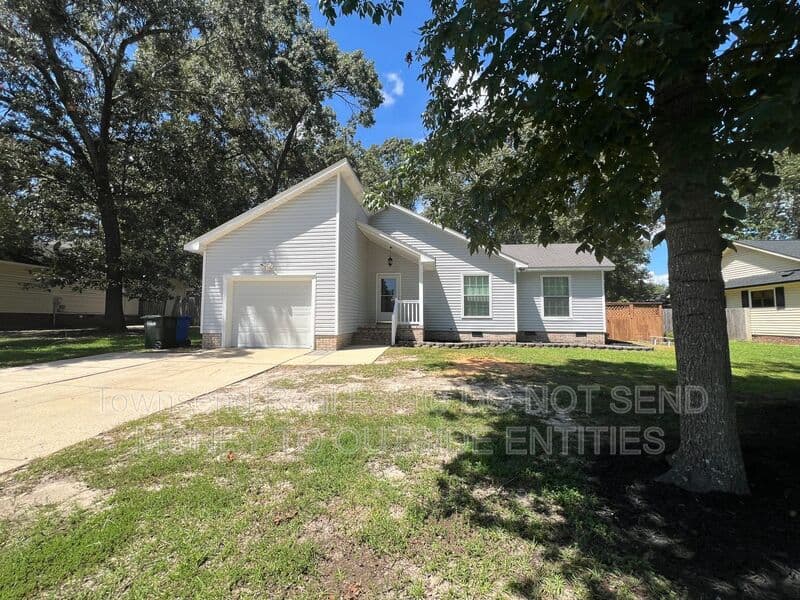 Fayetteville House: 7108 Calamar Dr.