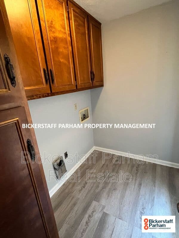 Columbus House: 6360 Olde Town Drive