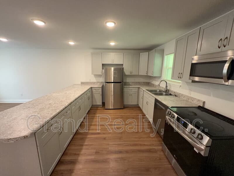 Milton Condo: 5098 Susan Street