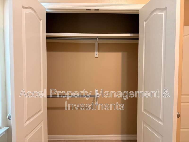 Alton Condo: 2600 E Garfield
