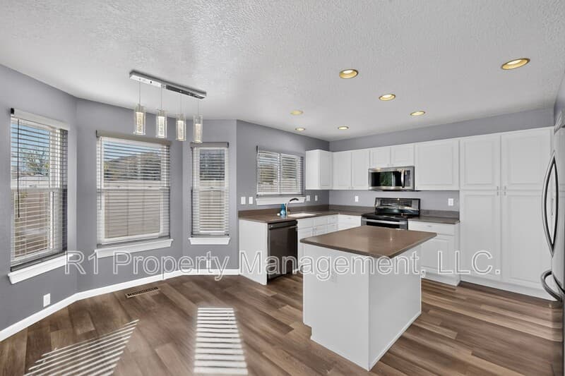 Rio Rancho House: 233 Nicklaus Drive Southeast