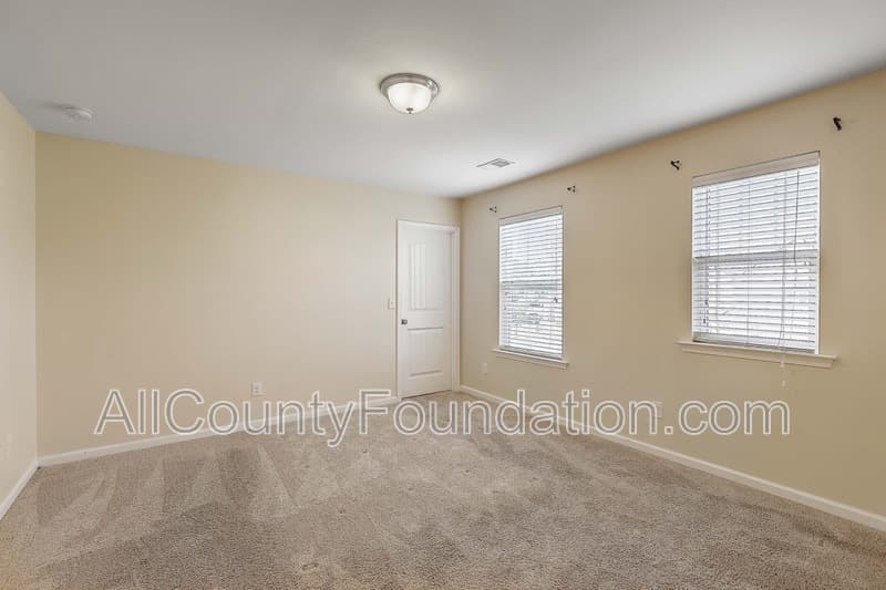 Summerville House: 431 Flat Rock Ln