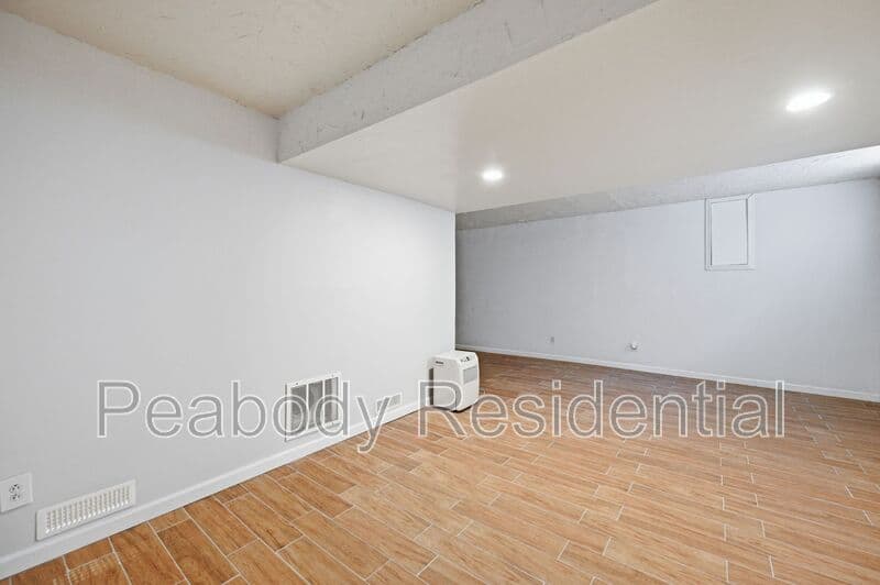 Great Falls House: 10609 Oxford Ct