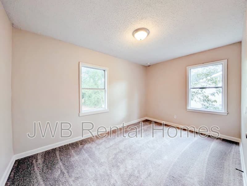 Jacksonville House: 3137 1st St W