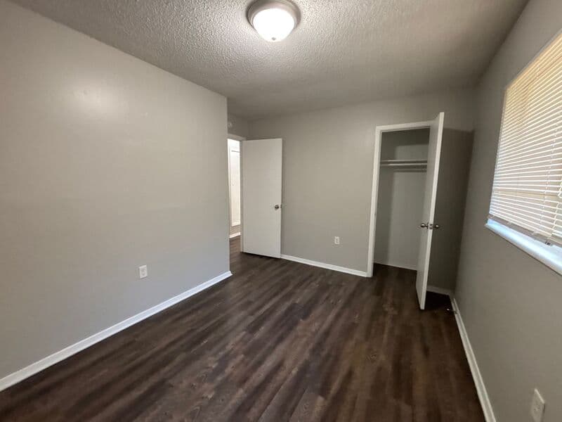 Memphis House: 5158 Breckenwood Dr