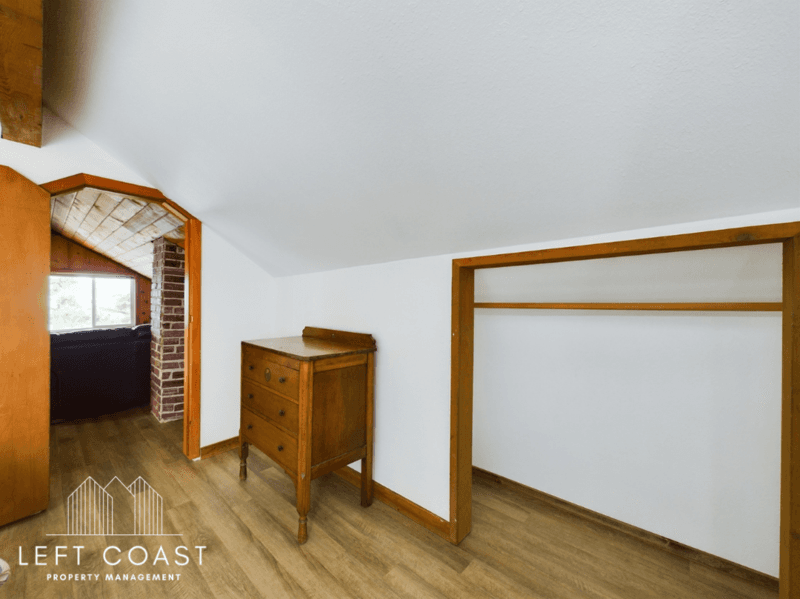 Lincoln City House: 1033 Northwest Inlet Avenue