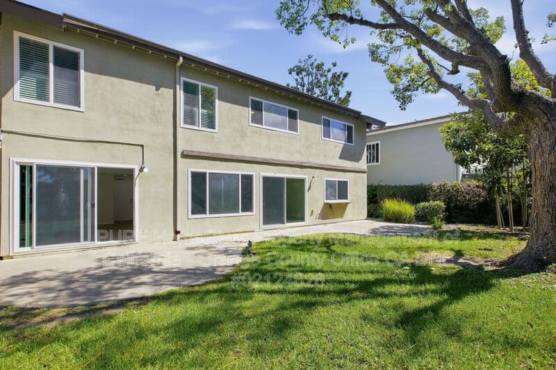 Irvine House: 4922 Rochelle Ave