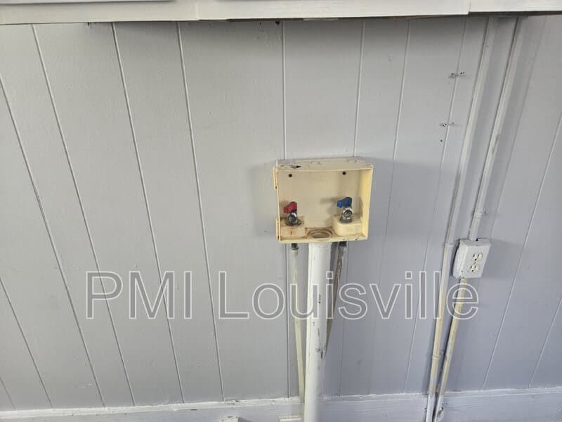 Louisville House: 3605 Larkwood Ave