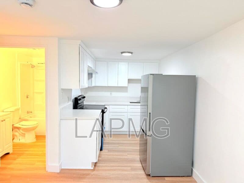 Los Angeles House: 1715 Westmoreland Blvd